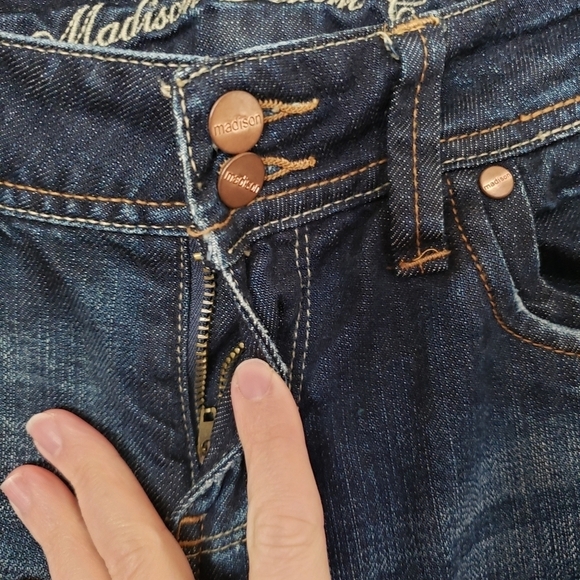 Madison Denim co low rise flare leg jeans. Sz 5/6 juniors sizes. Waist 31. - Picture 5 of 10